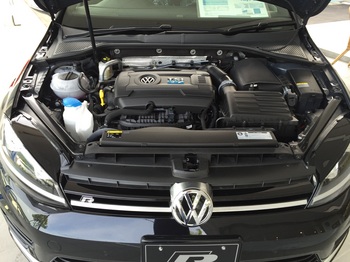 GOLF R エンジンルーム.jpg